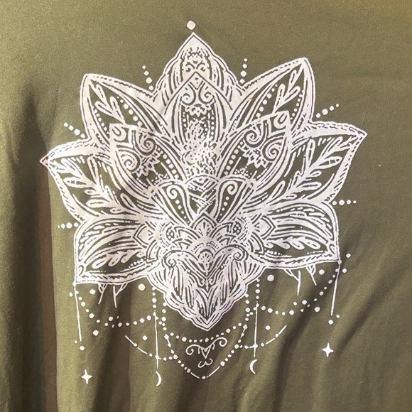 NWOT-Olive Green Long Sleeve Tee with Mandala Design - Picture 5 of 5